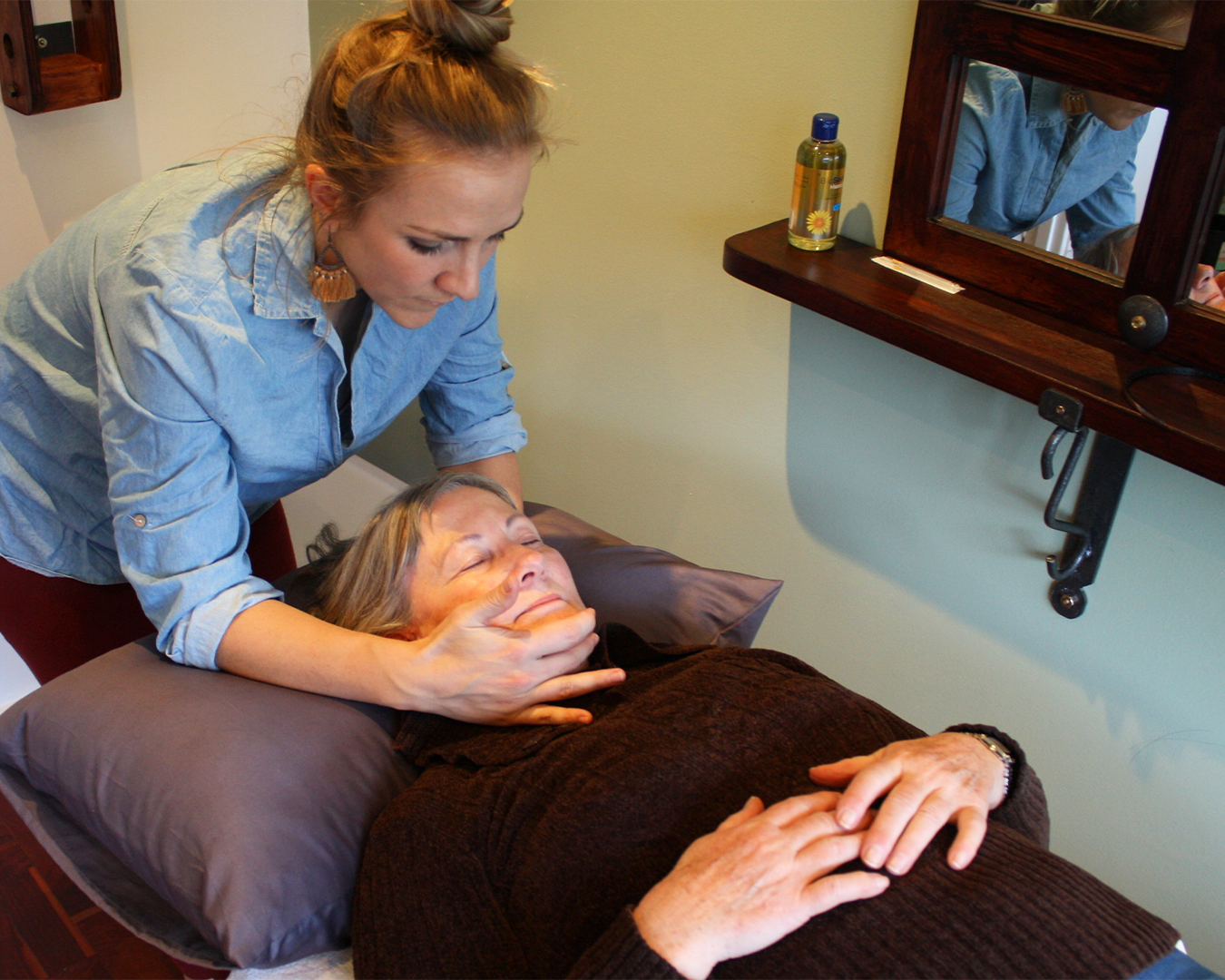 Engeli-Fouche-Physiotherapy__Gallery-image__Neck-massage__02